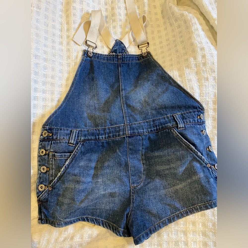 free people overalls :))!! never worn, they just didn’t fit me right :)